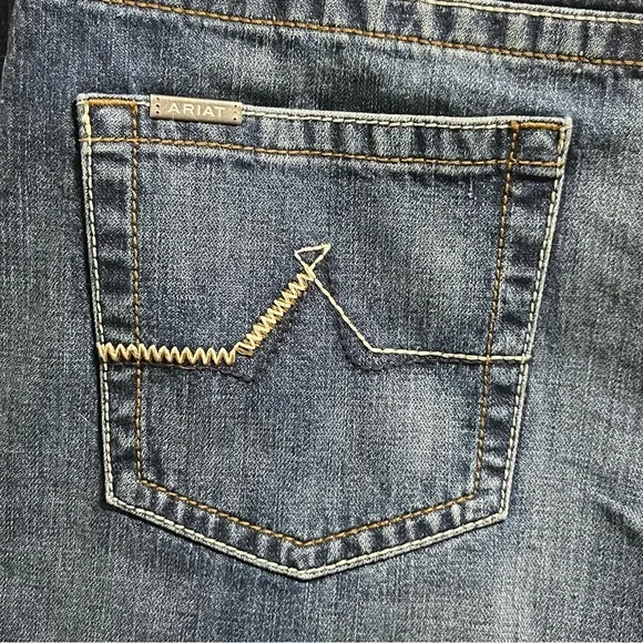 Ariat Men's Darkwash Lowrise M4 Jeans *LIKE NEW* - Picture 10 of 16